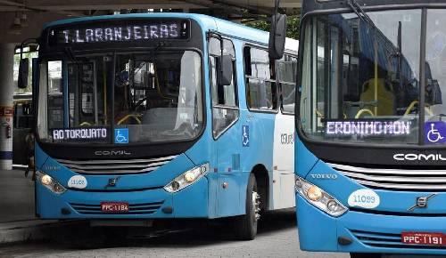 Casal é preso após assalto em ponto de ônibus de Carapina