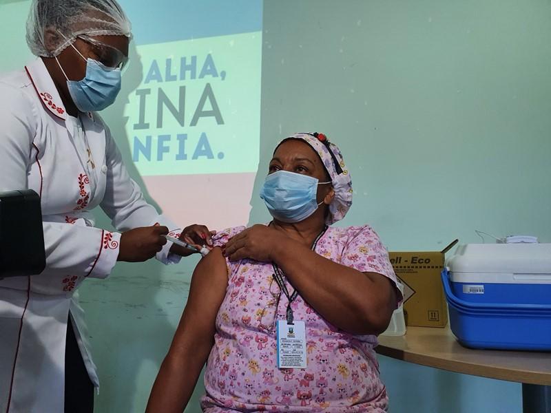 ES já está imunizando com as doses da vacina chegadas da Índia na última sexta (22)