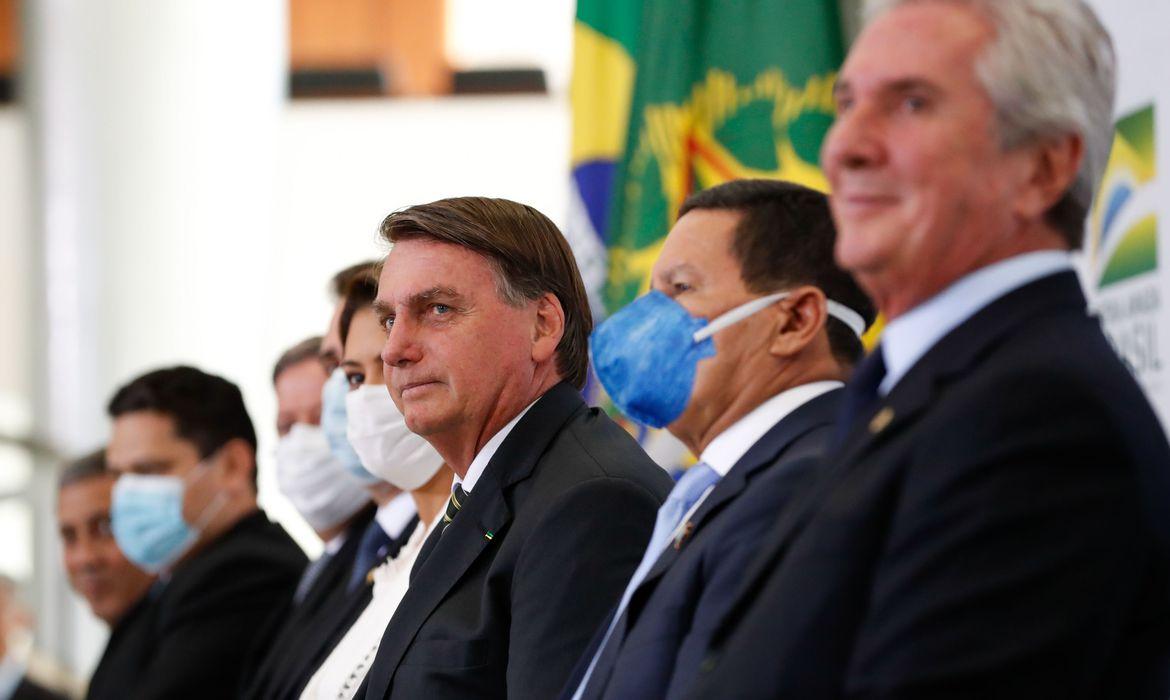 Bolsonaro afirma que negocia novo auxílio para trabalhadores informais