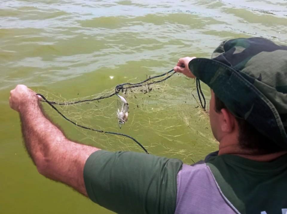 Em meio a piracema polícia ambiental apreende 500 metros de rede na Lagoa do Juara