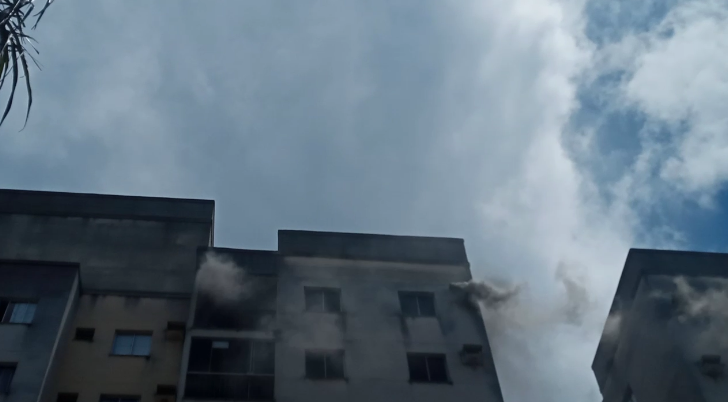 Incêndio em condomínio do bairro Colina de Laranjeiras assusta moradores
