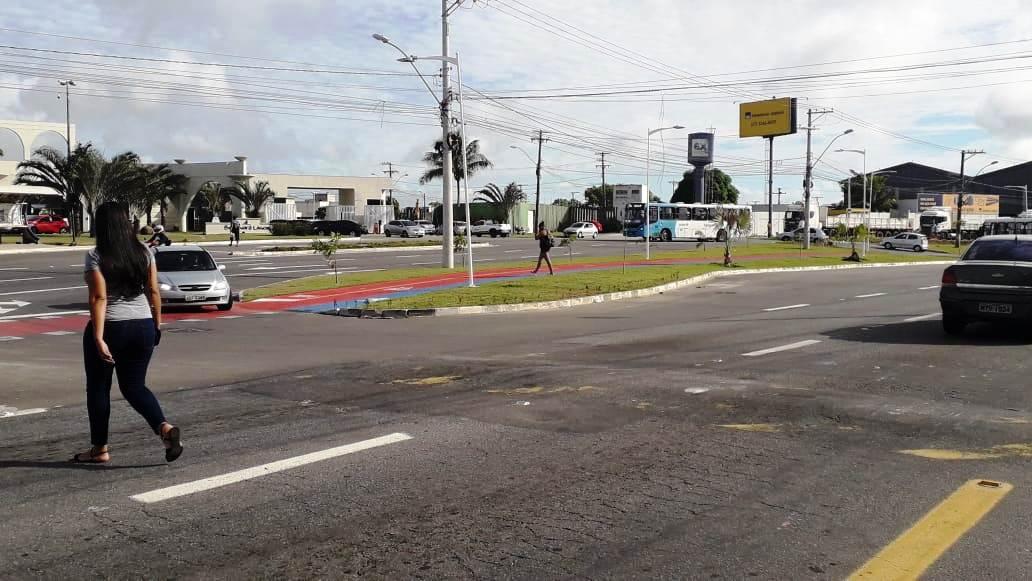 Sinalização confusa atrapalha moradores de Feu Rosa