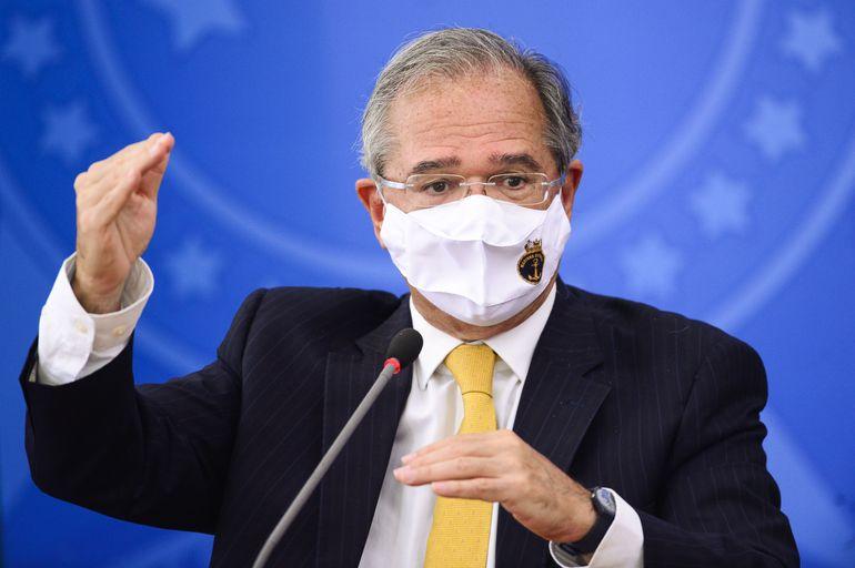 Ministro da Economia anuncia antecipação de 13º de beneficiários do INSS