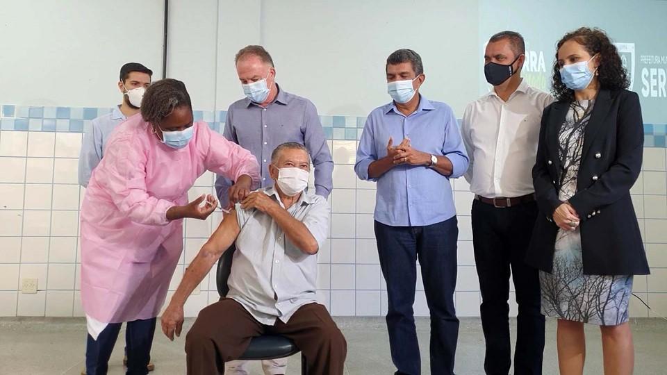 Serra: ES deu início à vacinação contra a Covid-19 de idosos de 70 a 74 anos em Boa Vista II
