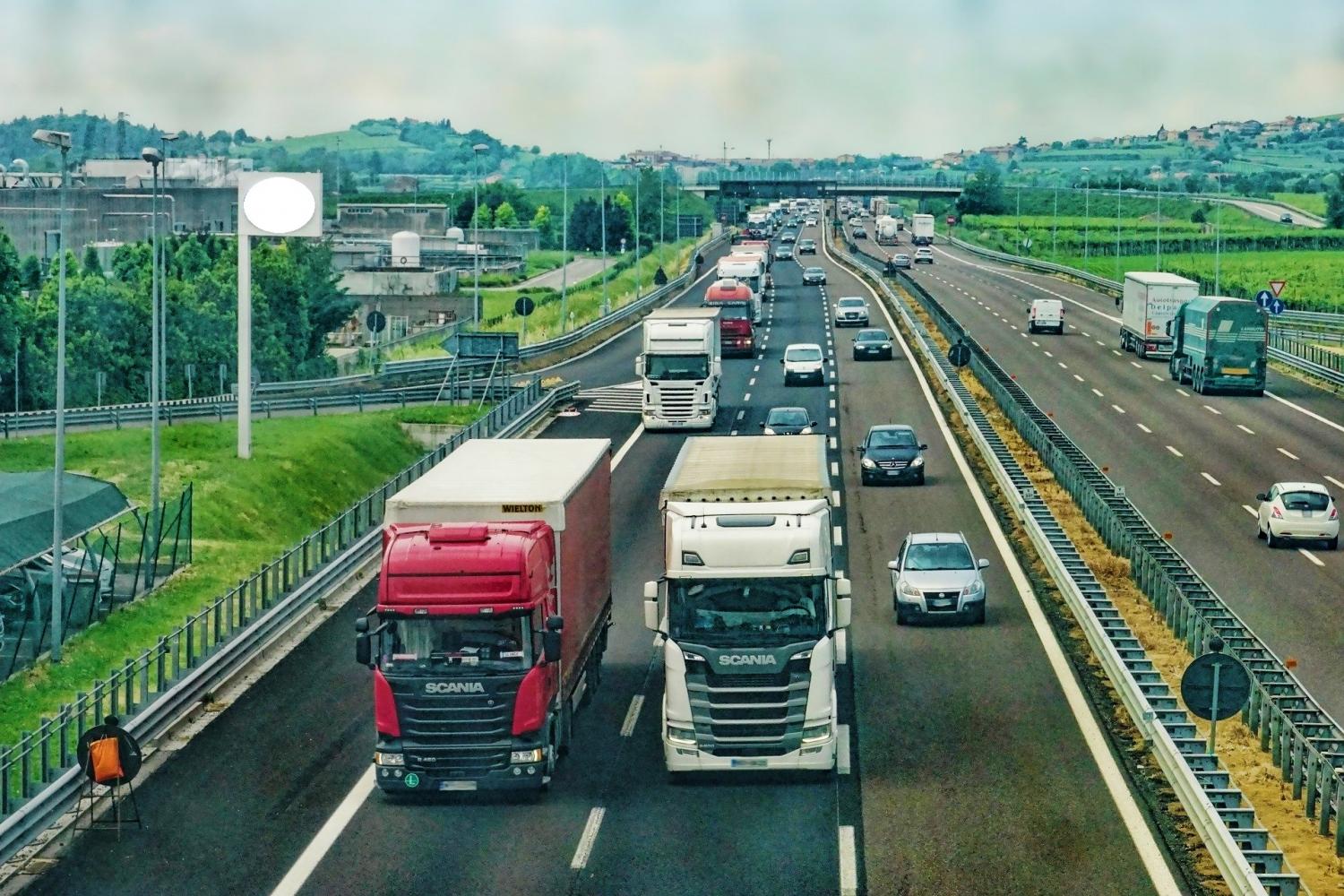 Sine da Serra oferta 13 vagas para motorista carreteiro