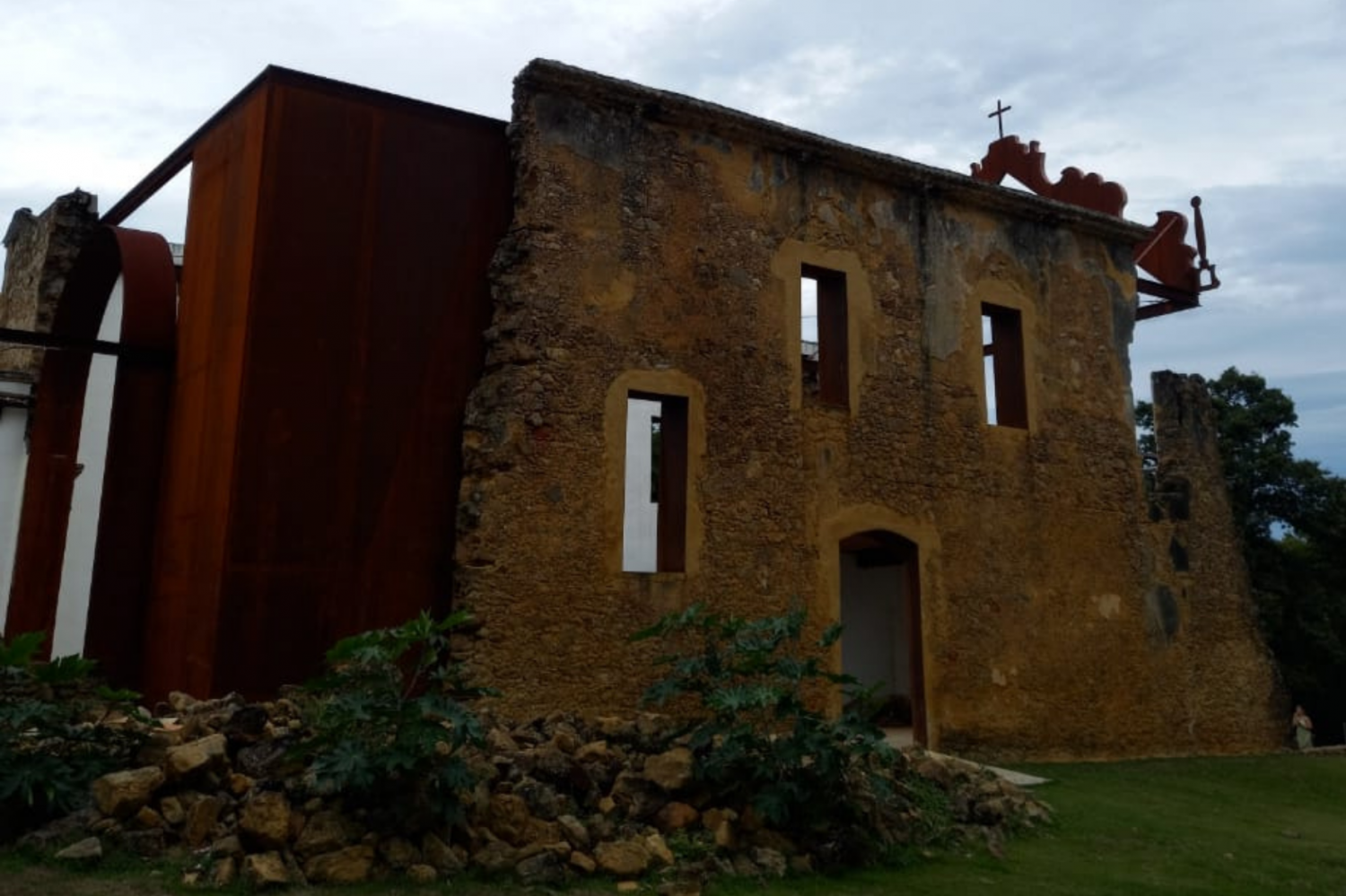 A Serra além das praias
