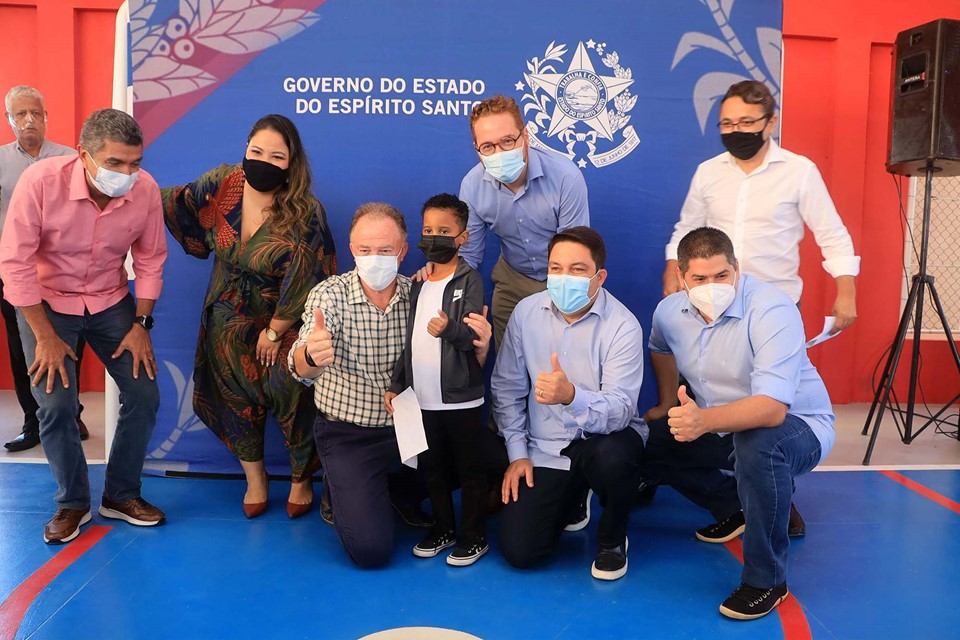 Casagrande entrega obras de reforma de escola e de unidade da PMES na Serra