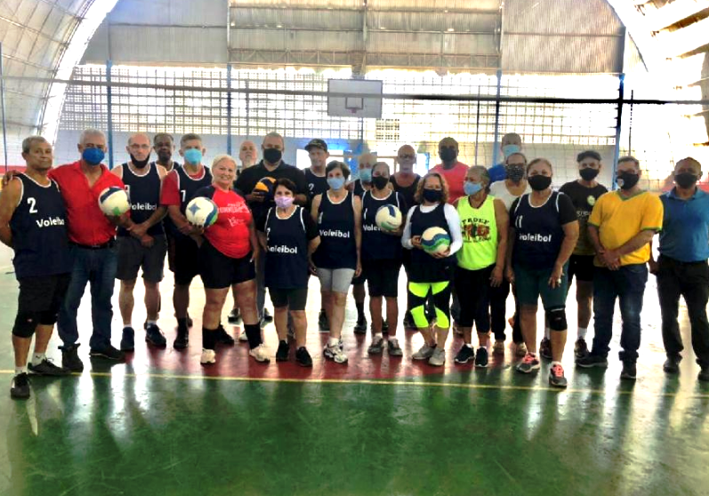 Idosos de Barcelona retomam atividades esportivas no Ginásio Poliesportivo do bairro