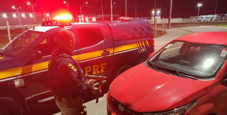 No dia em que completou maioridade, rapaz foi preso com carro roubado na Serra