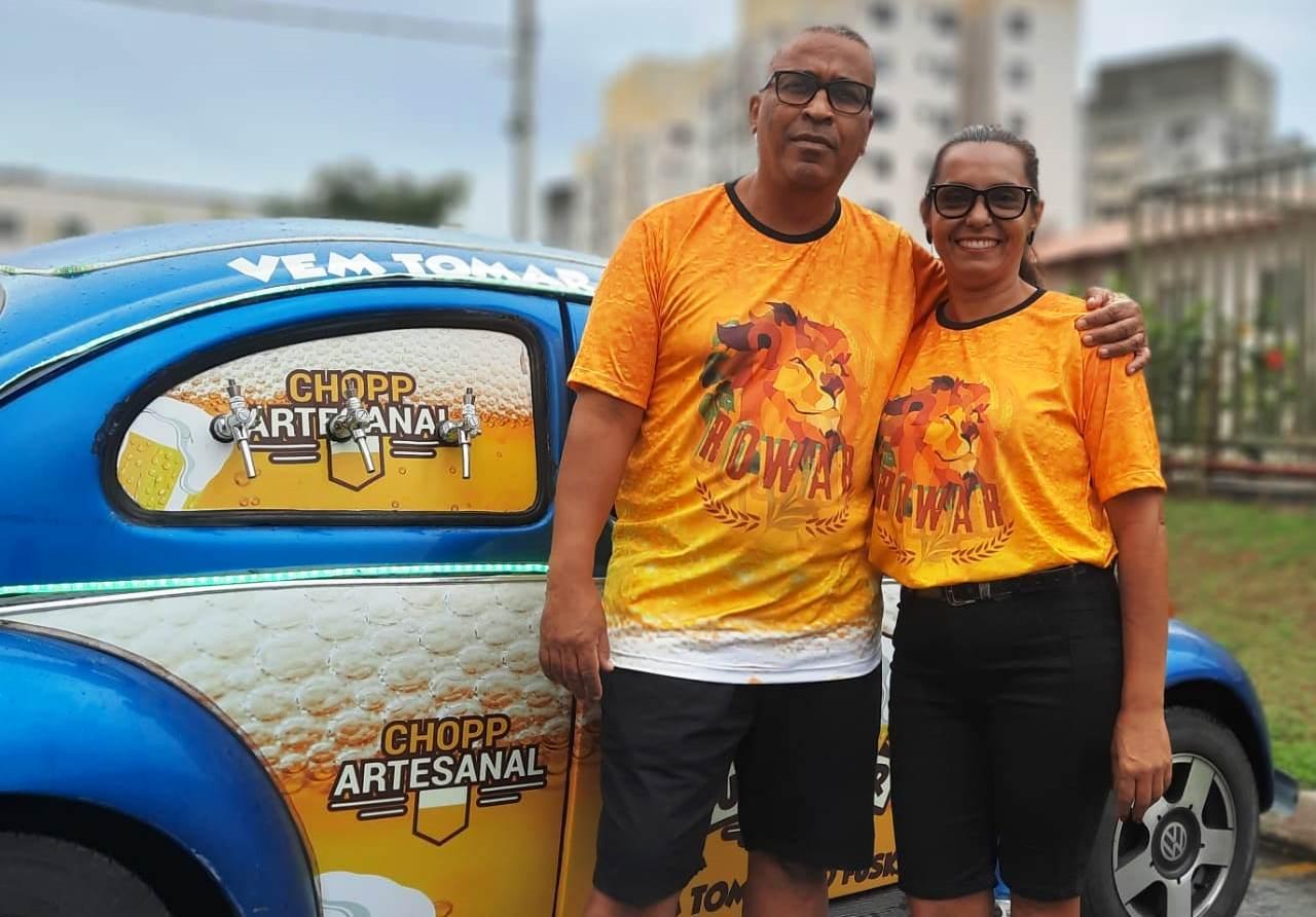 Casal transforma Fusca em cervejaria ambulante e inova em eventos e festas na Serra