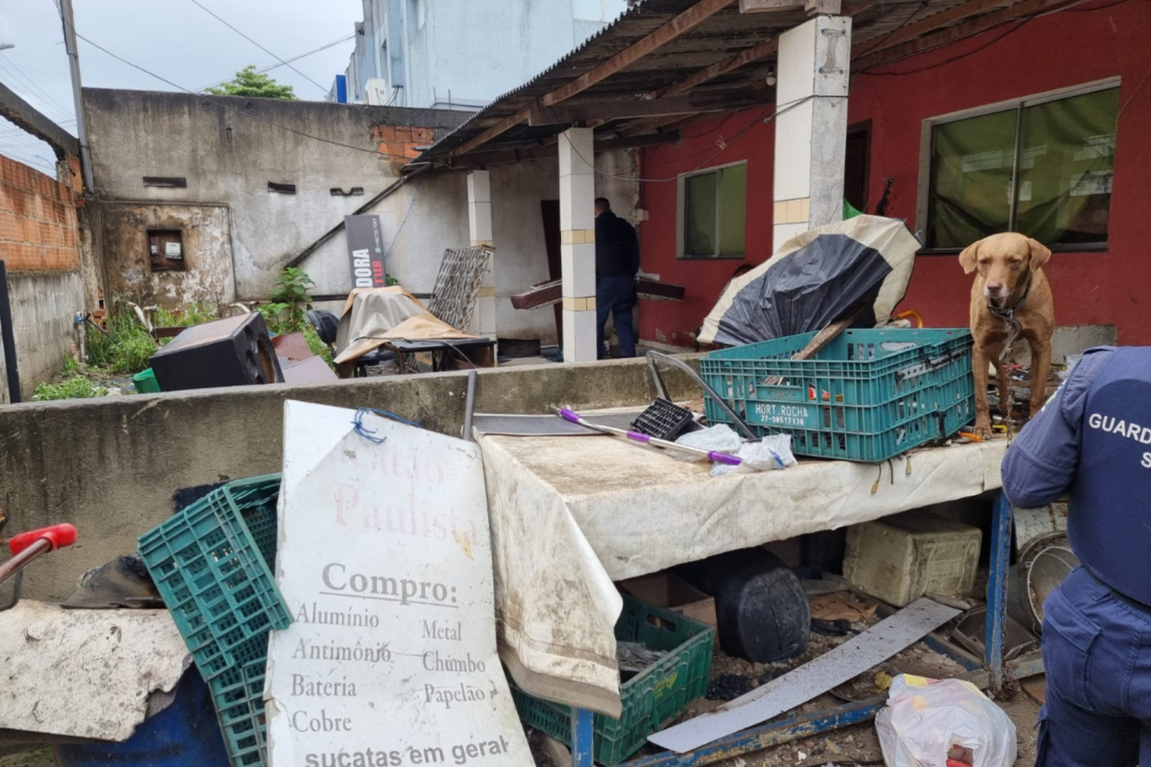 Donos de ferros-velhos na Serra são presos durante operação da Polícia Civil e Guarda Municipal