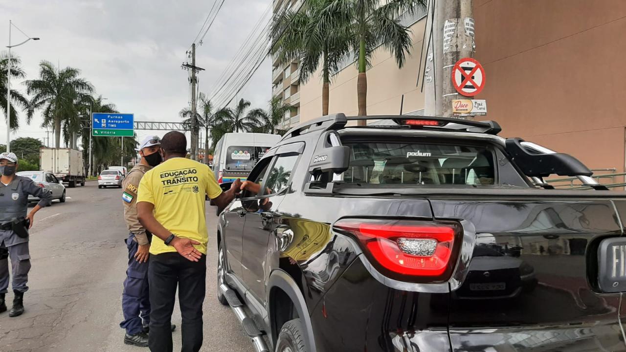Campanha educativa na Serra aborda motoristas, ciclistas, pedestres e motociclistas