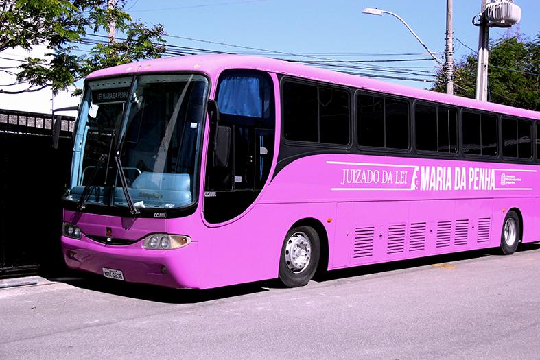 Feu Rosa recebe ônibus Rosa do juizado itinerante da Lei Maria da Penha nesta sexta (10)