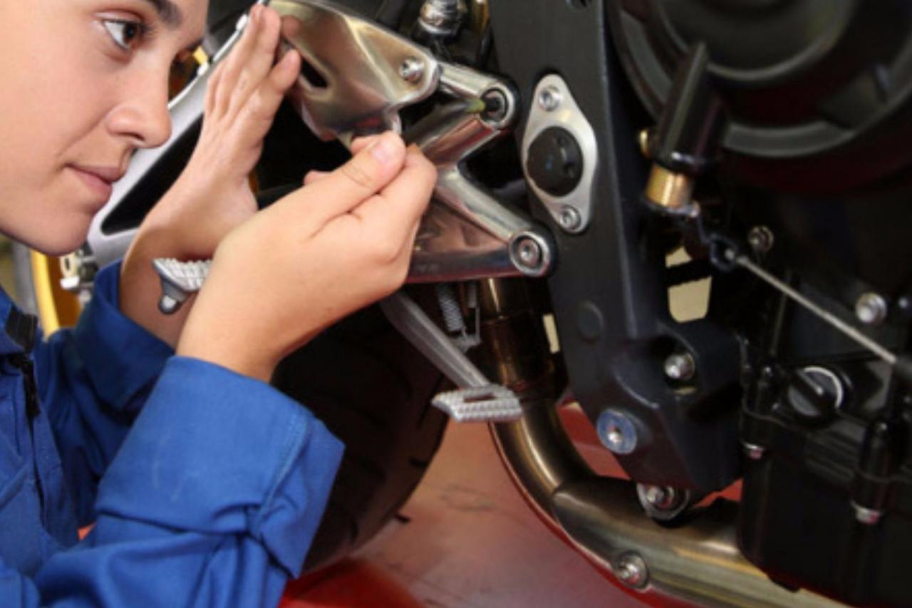 Servidoras da Prefeitura da Serra terão aulas gratuitas de mecânica de motos