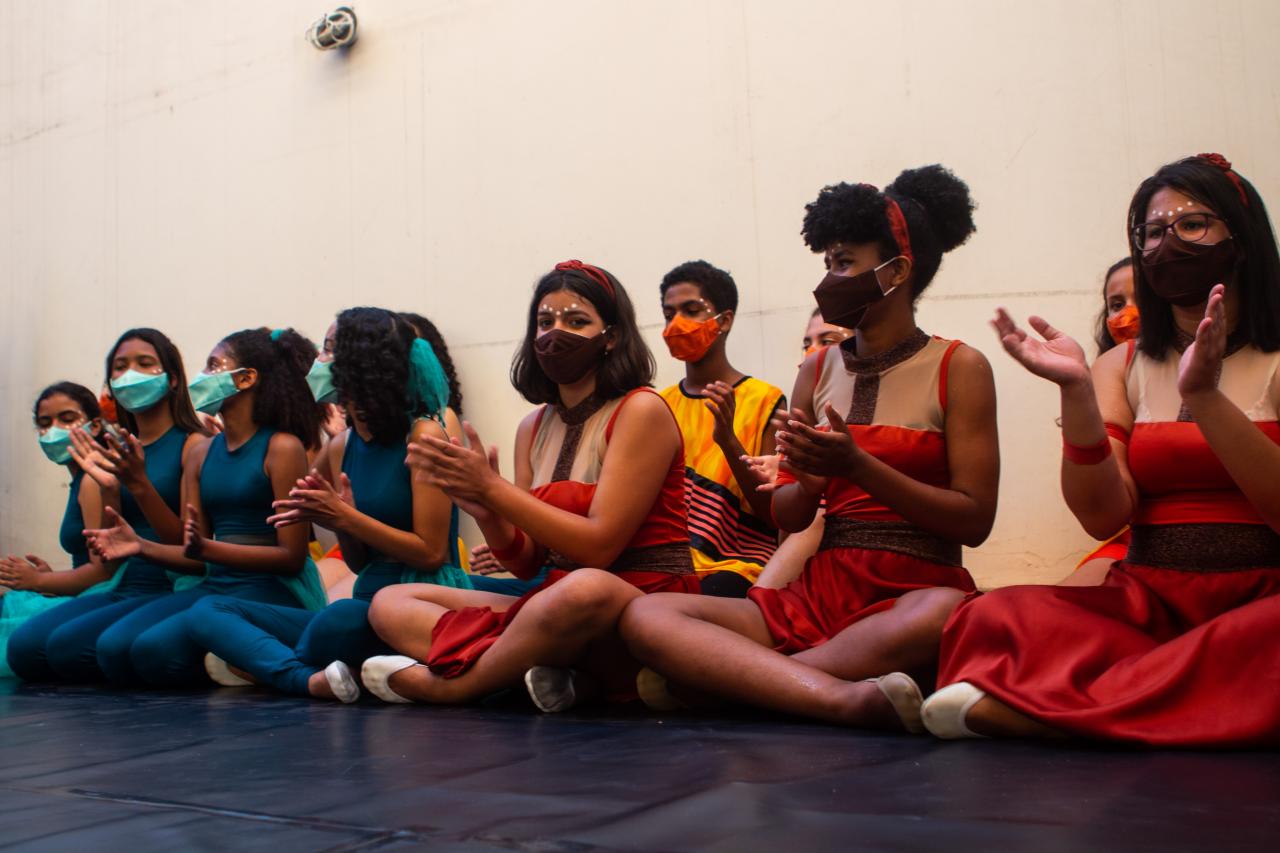 Adolescentes do Badu apresentam espetáculo nas ruínas de Queimado, no sábado (2)