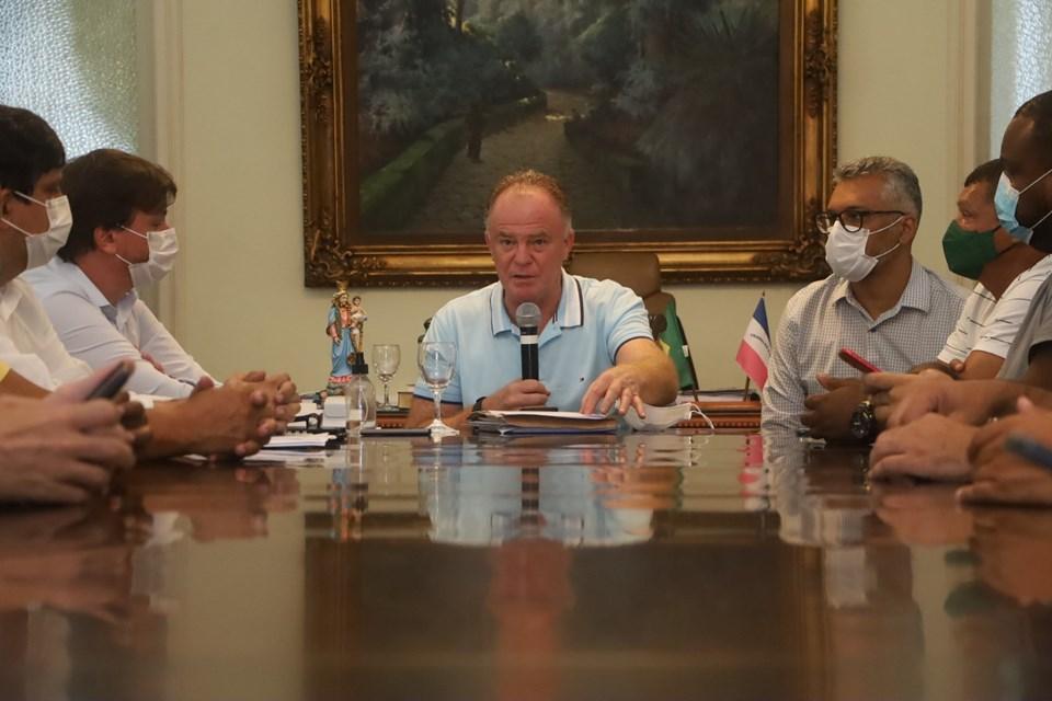 Casagrande se reúne com Cesan para resolver falta d’água em Vitória