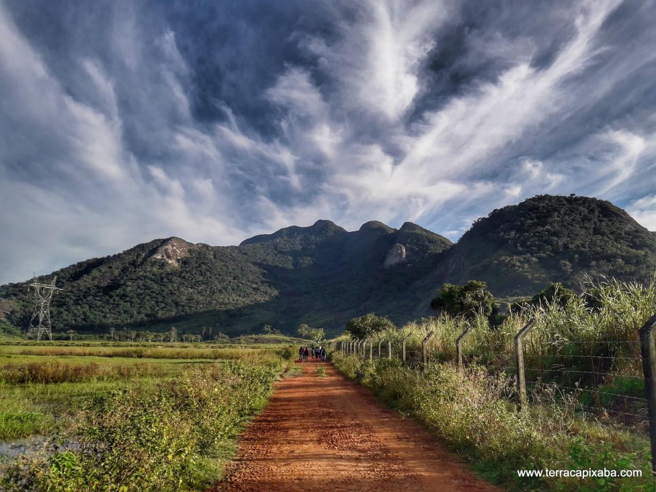 Inscrições abertas para trilha até o topo do Mestre Álvaro, na Serra
