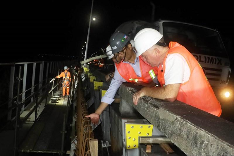 Obras da Ciclovia da Vida começam a ser executadas no vão central da Terceira Ponte