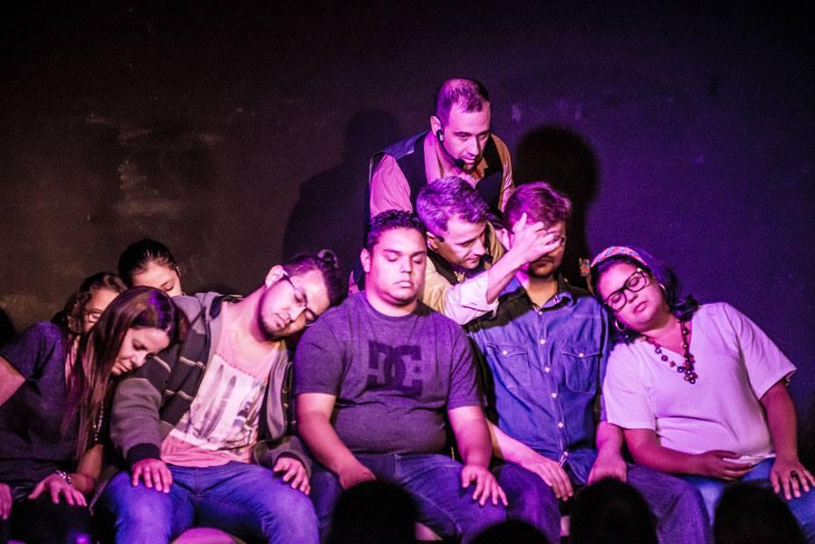Show de hipnose cômica promete muitas gargalhadas e interação com público no Centro de Vitória