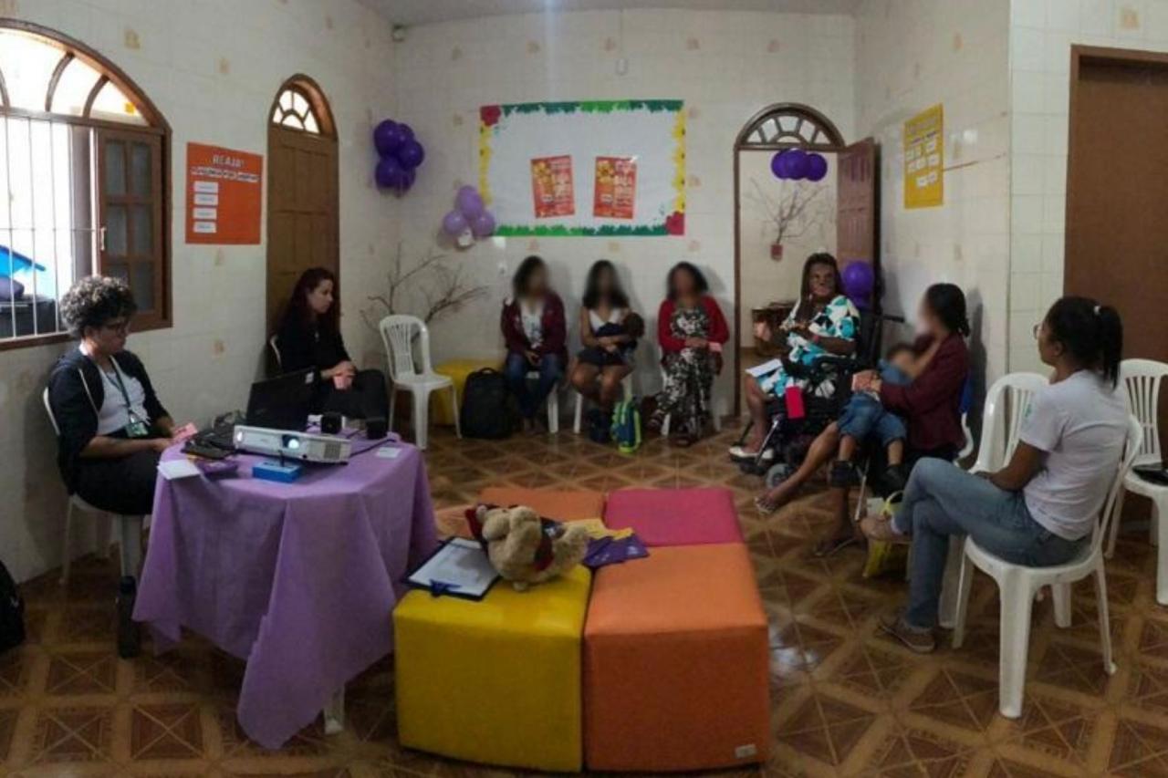 Mulheres vítimas de violência ouvem depoimento marcante de superação