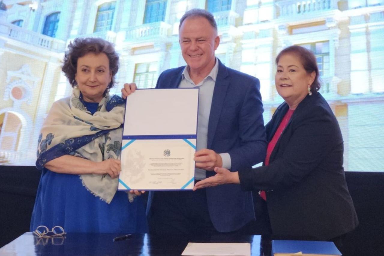 Governador do ES entrega comenda Jerônymo Monteiro a Margareth Pretti Dalcolmo