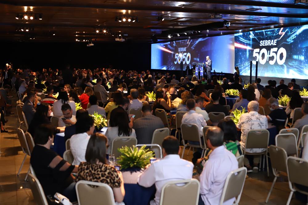 Sebrae/ES celebra 50 anos de história em evento com lançamento de livro