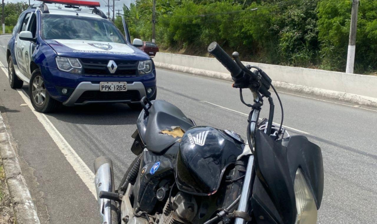 Cerco eletrônico: Olho Vivo identifica moto roubada e motorista é conduzido