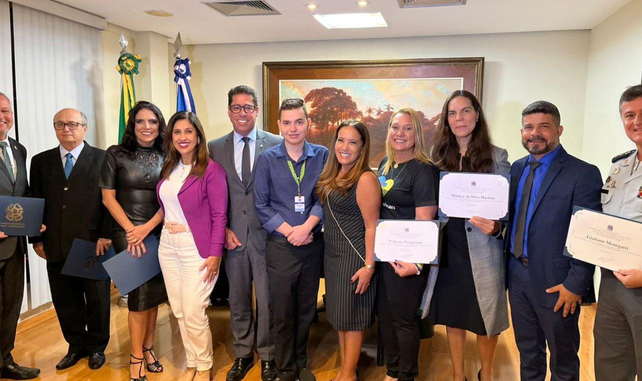 Sede da Assembleia Legislativa do ES muda de cor em alusão a conscientização do autismo