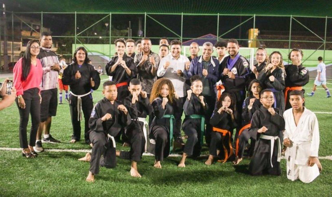 Jardim Carapina ganha campo de futebol society totalmente revitalizado