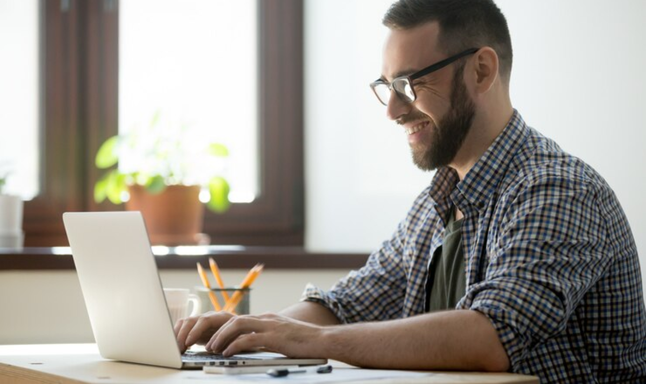 Loga abre vagas de emprego em áreas técnica e comercial