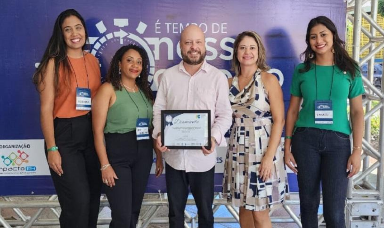 Serra recebe Prêmio Diamante por excelência no Programa Nossocrédito