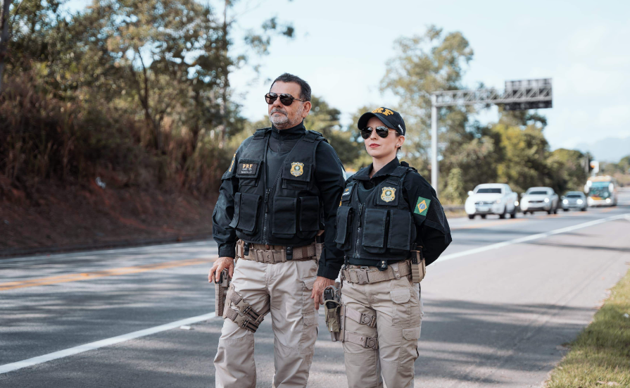 Policial Rodoviário se Aposenta e Passa Legado na PRF para a Filha