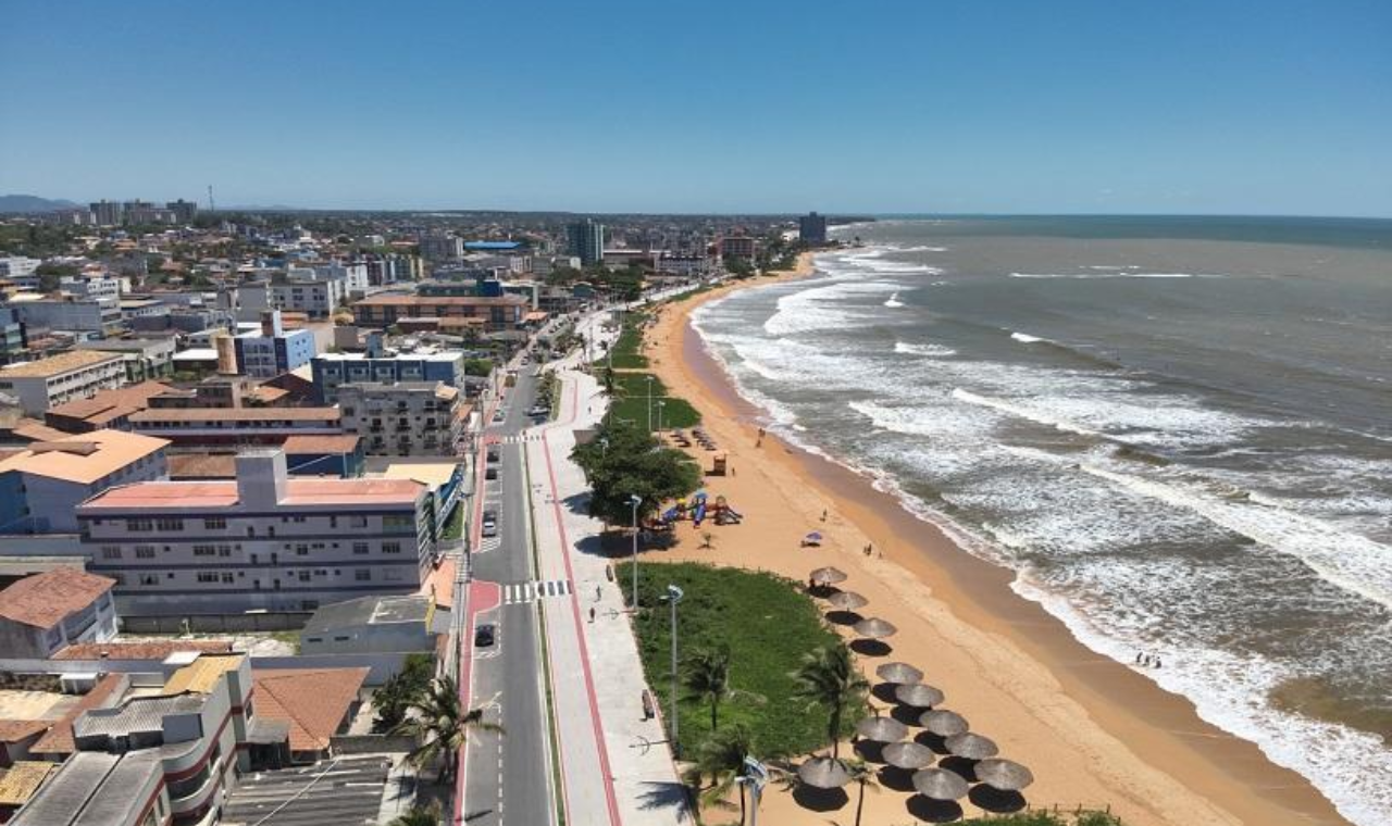 Projeto Praia sem Barreiras vai oferecer banho de mar a pessoas com deficiência na Serra