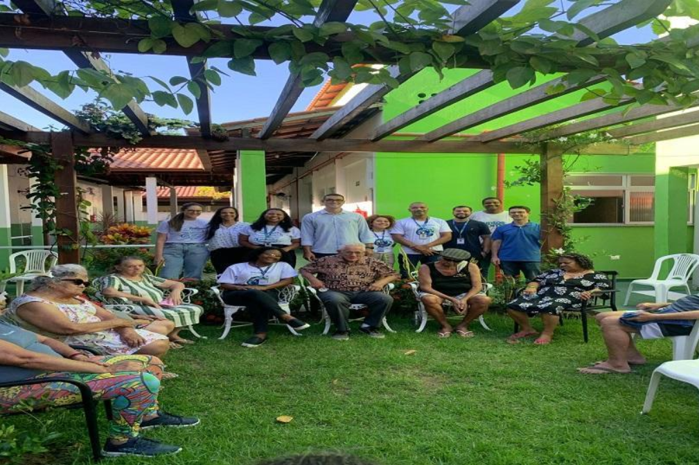 Centro Dia para Idosos celebra a Páscoa com oficina de ovos de chocolate e apresentações musicais