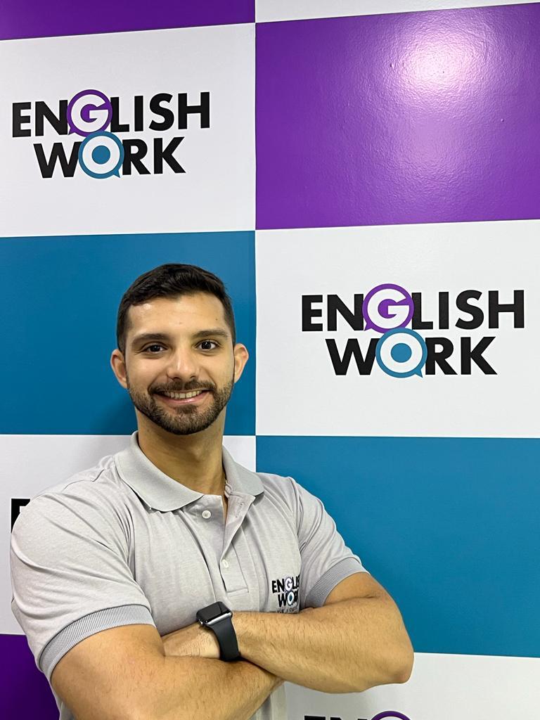 Professor ensina como criar currículo em inglês