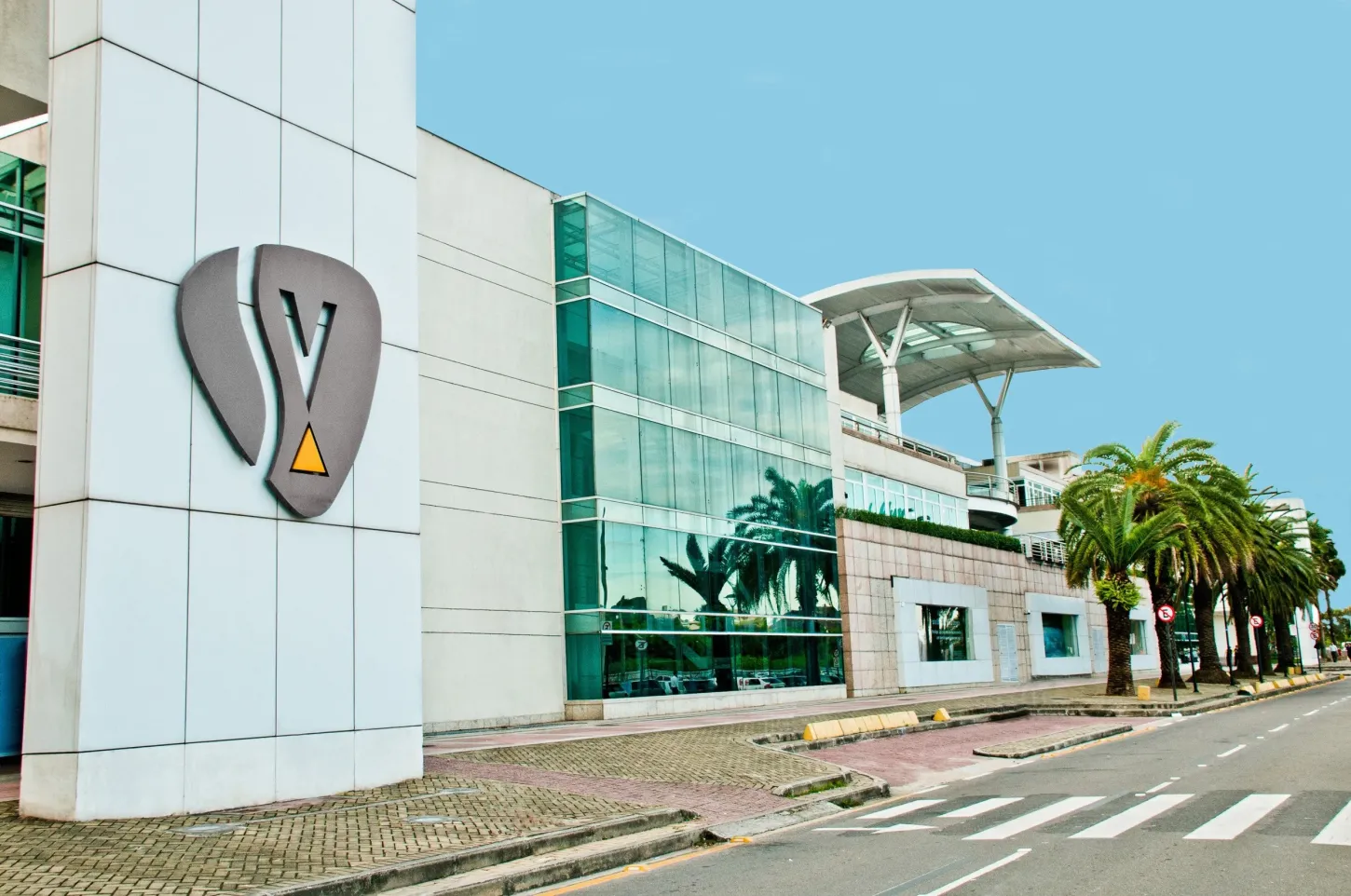Shopping Vitória divulga horários de funcionamento para feriados de abril e maio