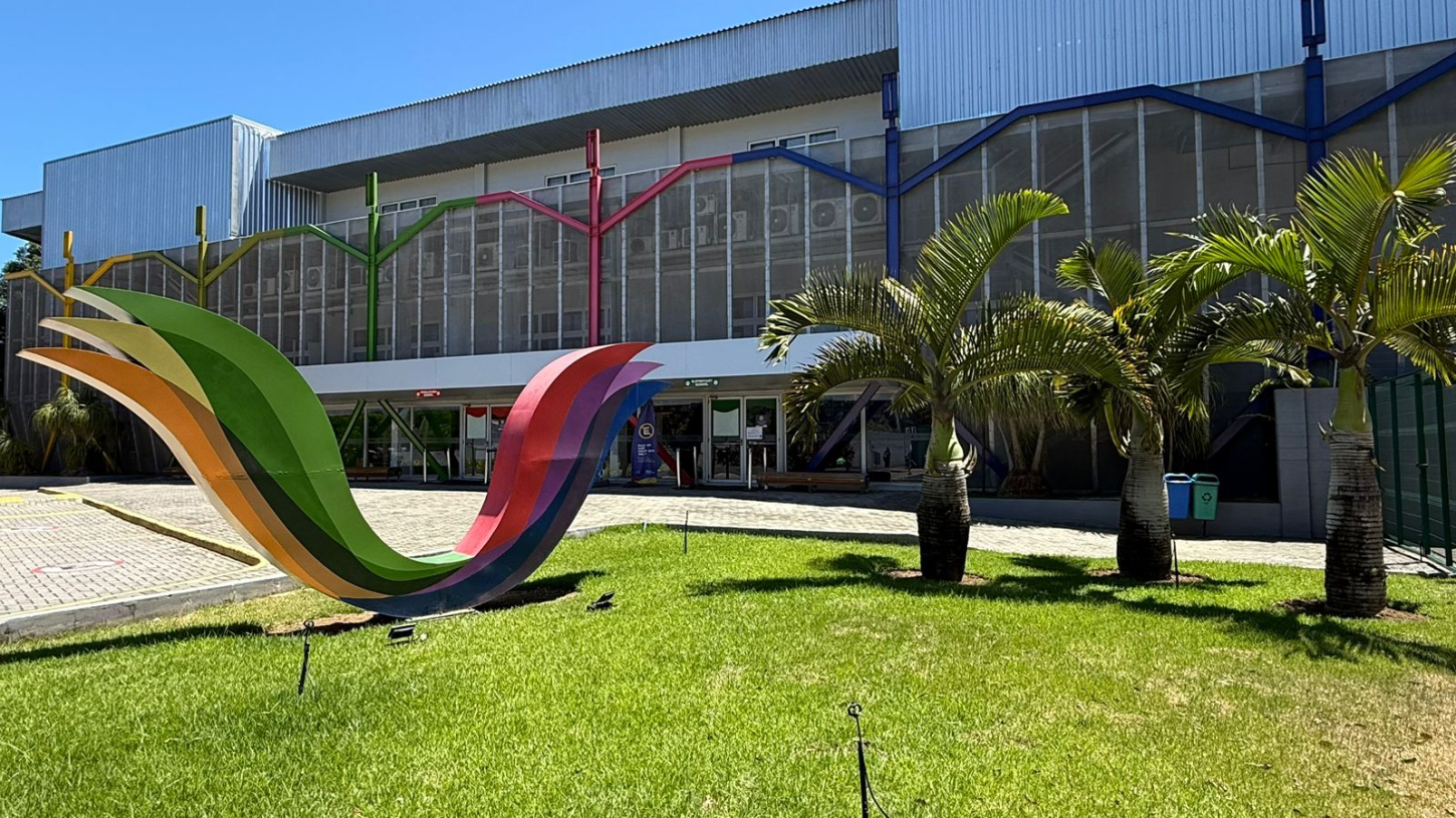 Escola Americana de Vitória promove feira com universidades do Brasil e do exterior para orientar jovens na escolha acadêmica