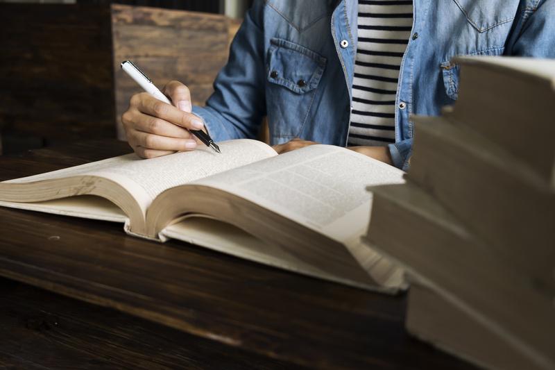 Enem: autores e livros mais citados e como se preparar para a prova