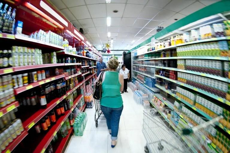 IPCA: preço dos alimentos cai e índice fica em 0,24% em junho