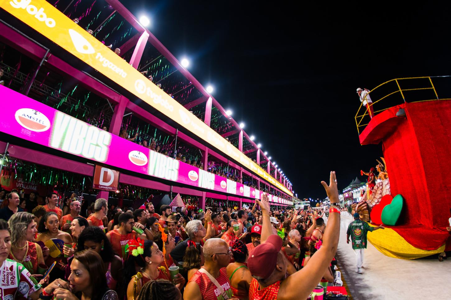 Entre os desfiles, os shows e o conforto: como é viver uma experiência VIP no Sambão do Povo