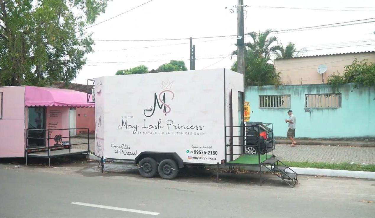 Já está no ar: Corre Por Fora mostra a história da lash designer que transformou um trailer em um espaço de beleza INCRÍVEL na Serra