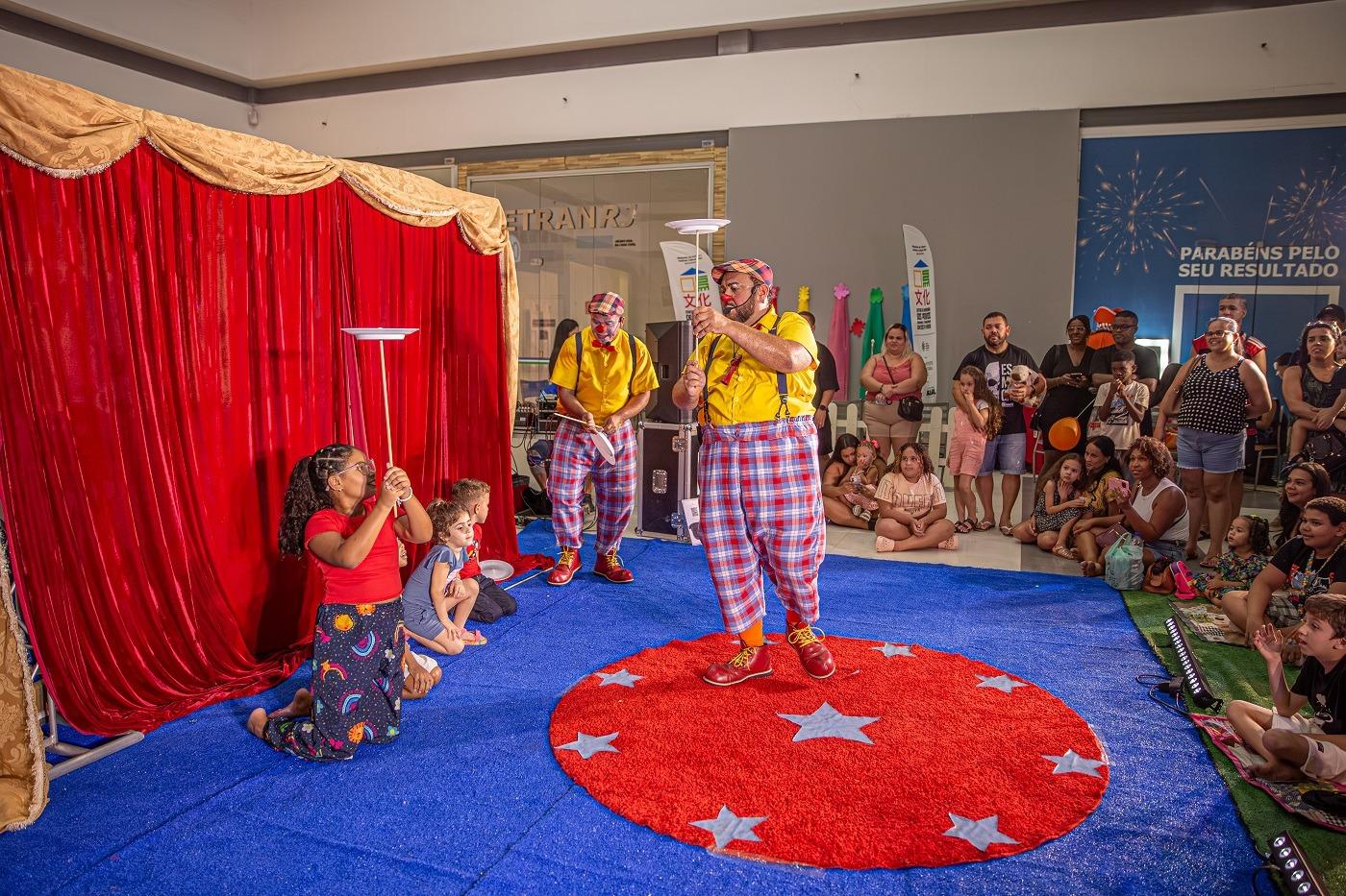 Turma Em Cena leva circo-teatro gratuito a Vila VelhaTurma Em Cena leva circo-teatro gratuito a Vila Velha