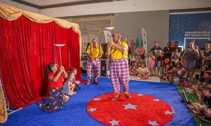 Turma Em Cena leva circo-teatro gratuito a Vila VelhaTurma Em Cena leva circo-teatro gratuito a Vila Velha